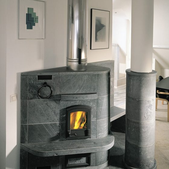 Дровяной камин KOLMIOTAKKA Tulikivi